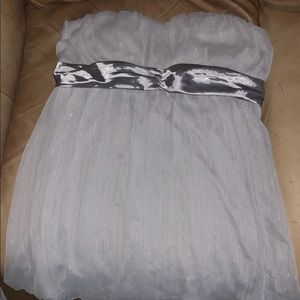 4 pack of No Boundaries tube tops with shimmer